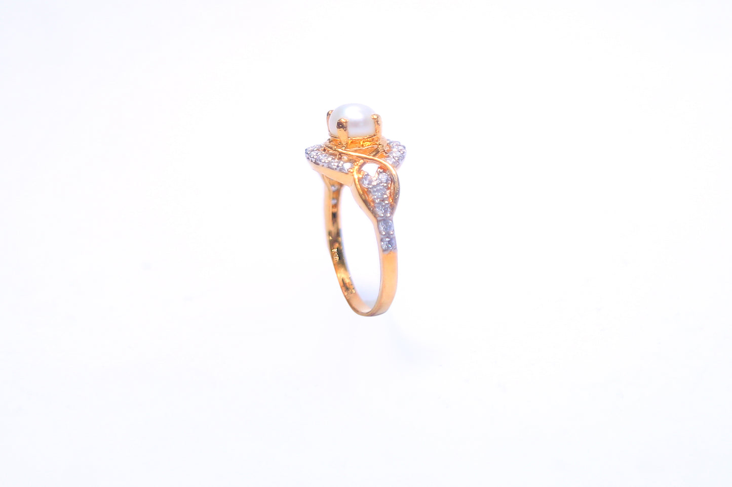 PEARL WITH ZIRCON