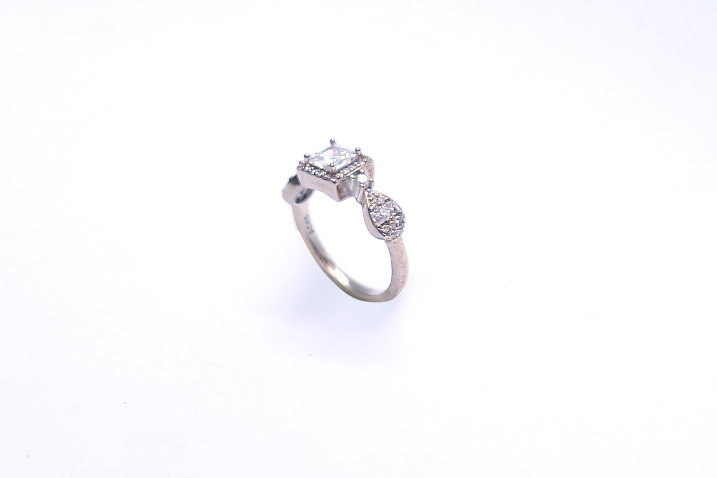DIAMOND STYLE ZIRCON RING
